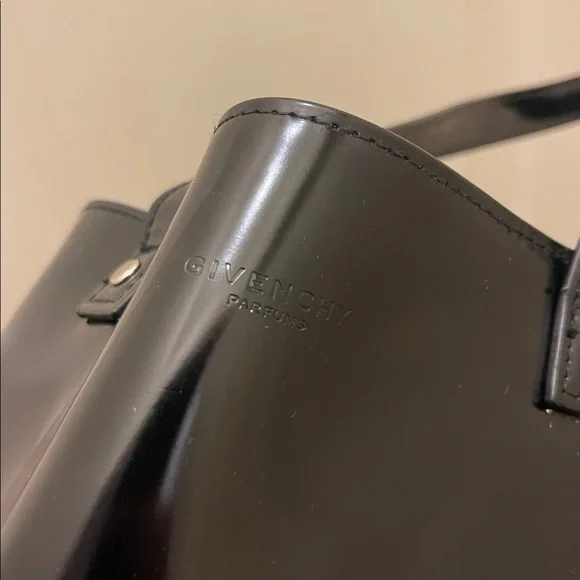 Givenchy Parfums please check all picture of condition - Picture 5 of 17